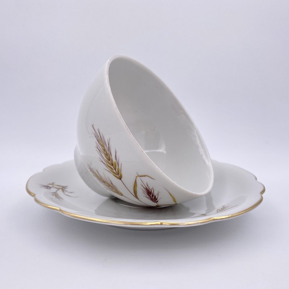 Чайная пара, украшенная фигурном бортом и колосками, Limoges Vertitable Porcelaine de Grand Feu, фарфор, деколь, золочение