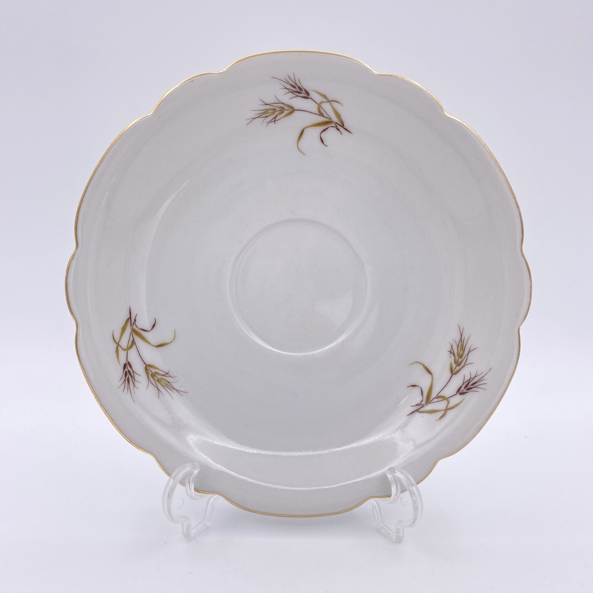 Чайная пара, украшенная фигурном бортом и колосками, Limoges Vertitable Porcelaine de Grand Feu, фарфор, деколь, золочение
