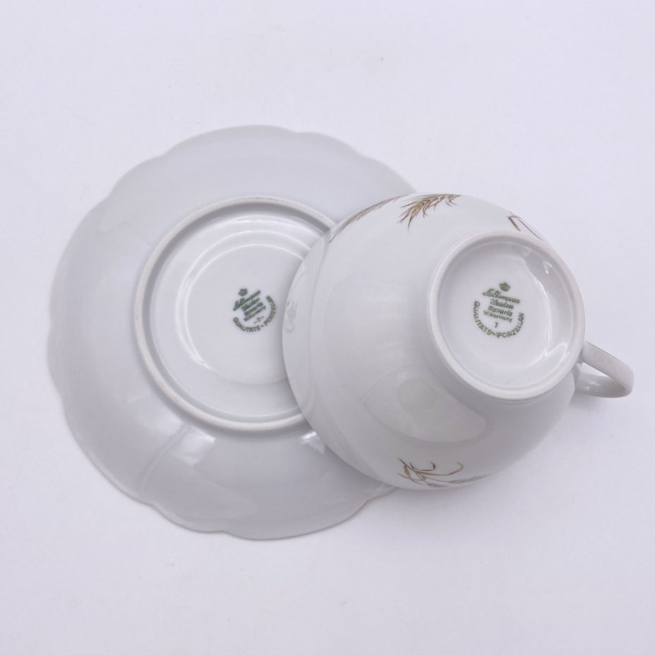 Чайная пара, украшенная фигурном бортом и колосками, Limoges Vertitable Porcelaine de Grand Feu, фарфор, деколь, золочение