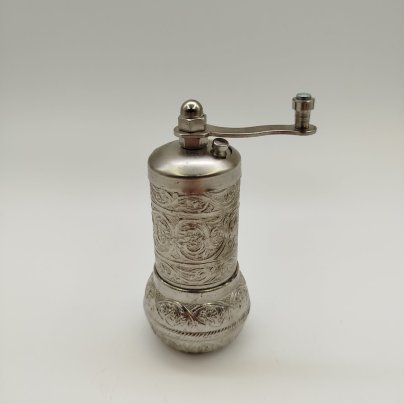 Мельница для специй, декорированная растительным декором, металл, Азия, 1980-2000 гг.