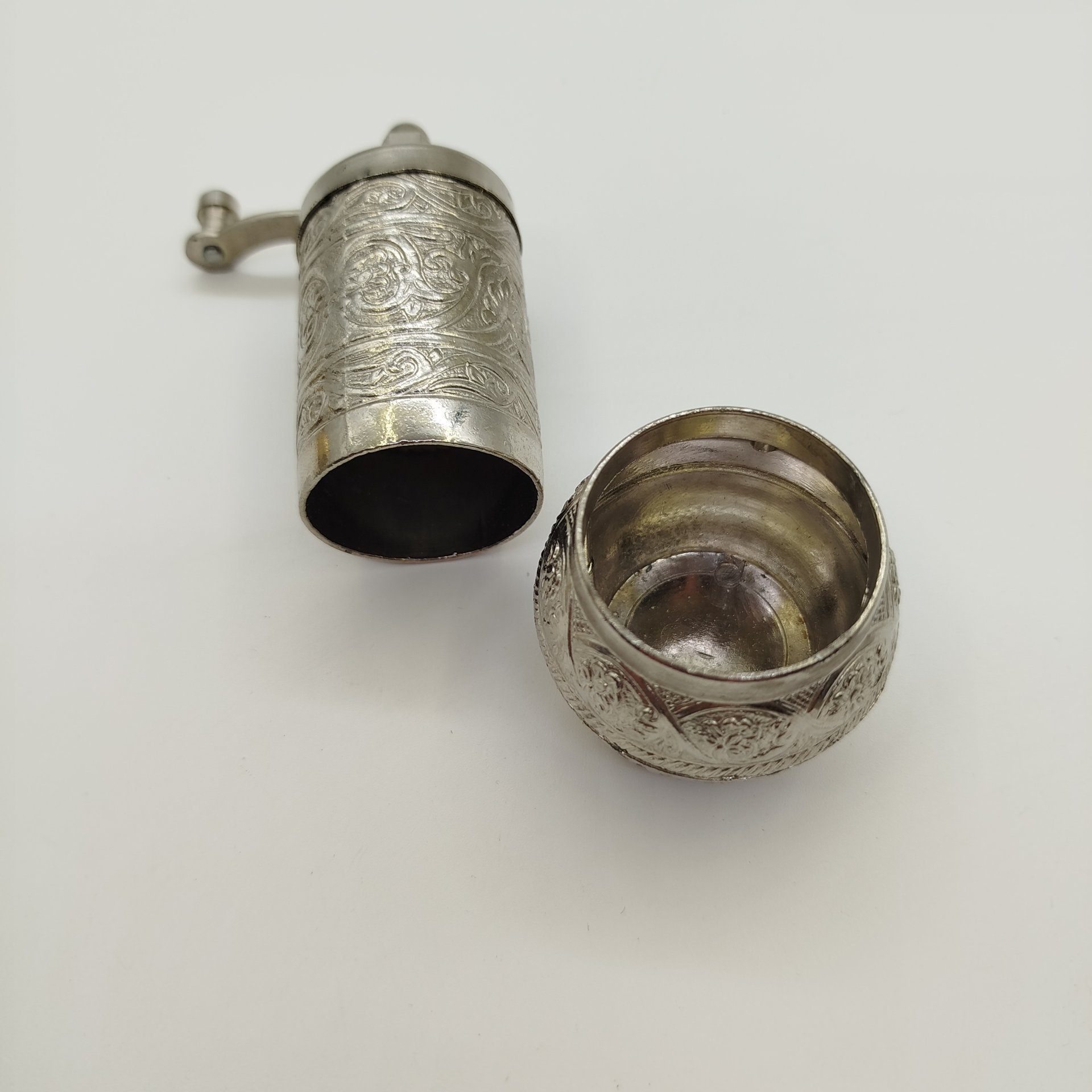 Мельница для специй, декорированная растительным декором, металл, Азия, 1980-2000 гг.