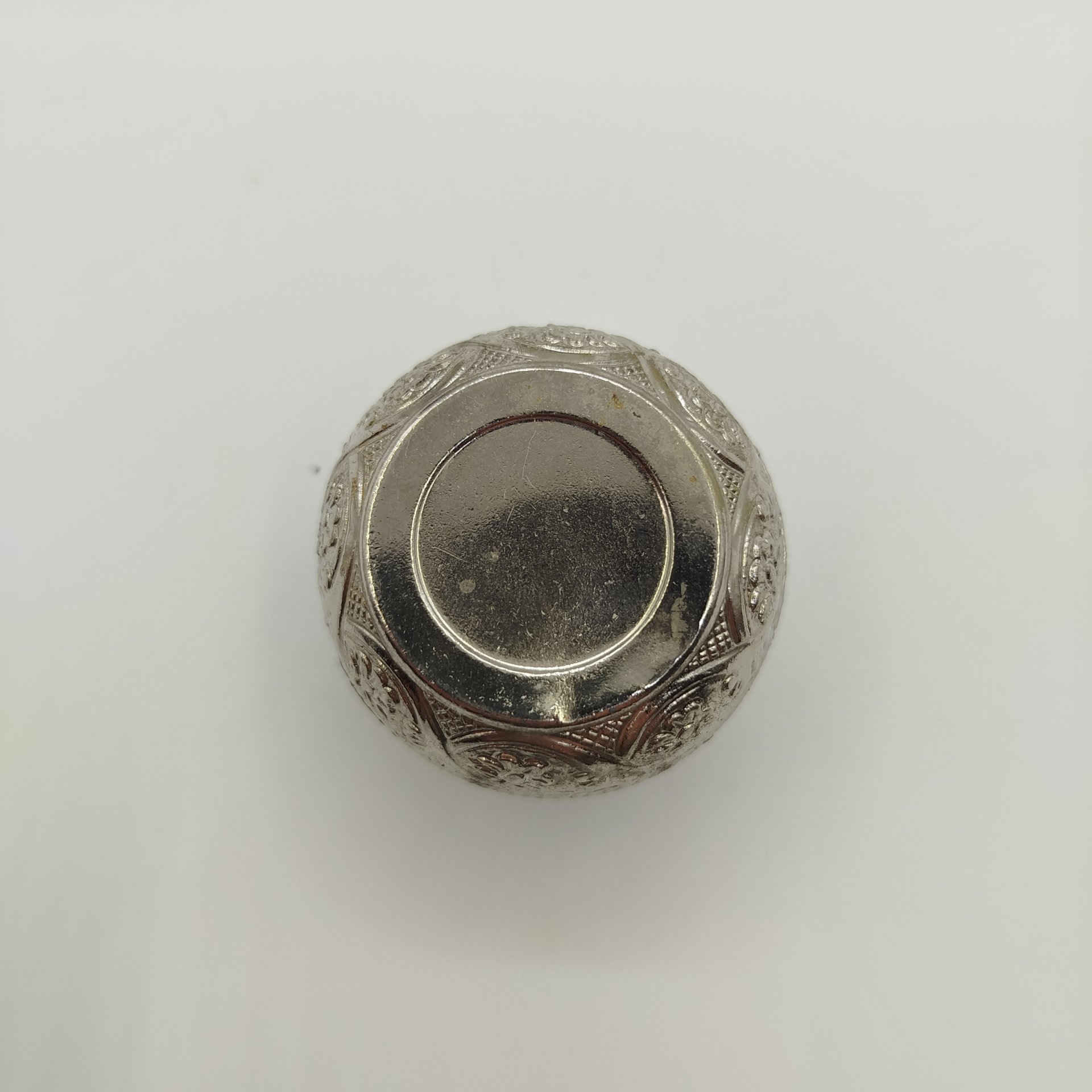 Мельница для специй, декорированная растительным декором, металл, Азия, 1980-2000 гг.