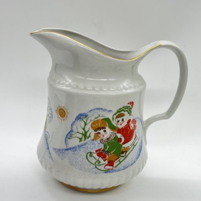 Кувшин из набора детской посуды "Зимние забавы", фарфор, деколь, золочение, Тернопольский фарфоровый завод, СССР, 1970-1980 гг.