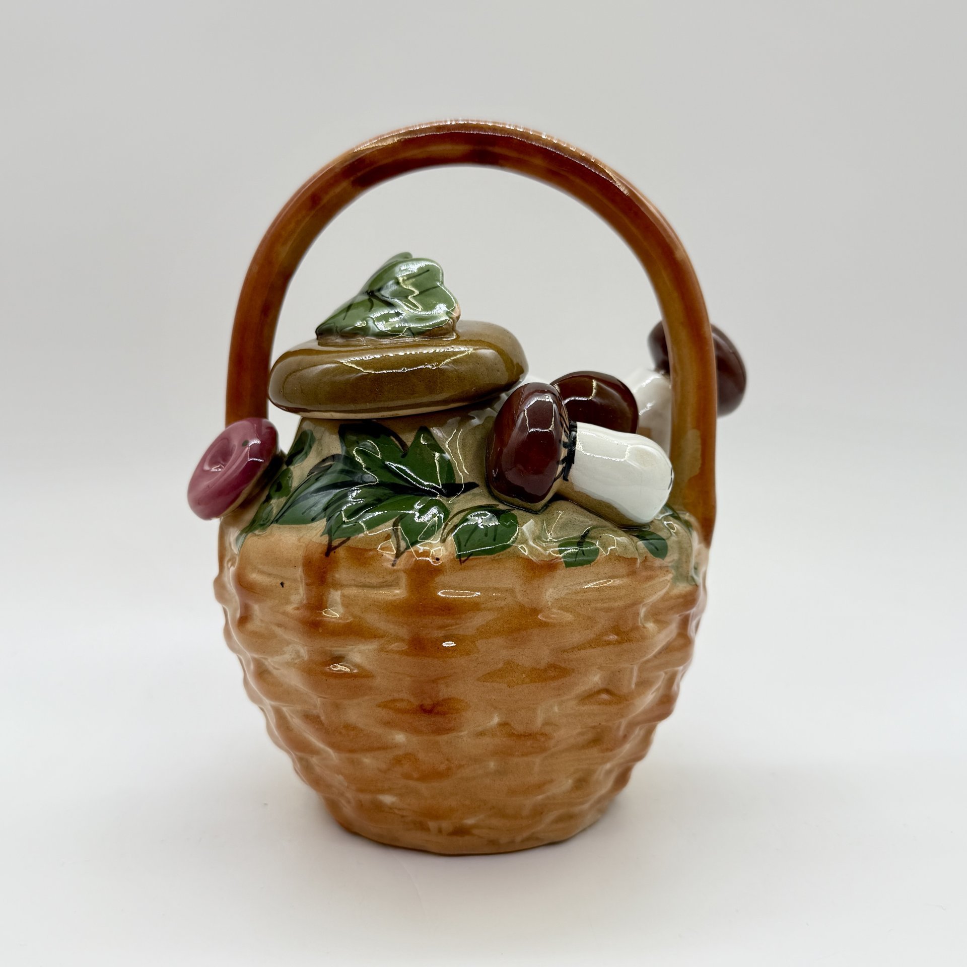 Чайник "Лукошко", керамика, роспись, глазурь, Россия, 2000-2010 гг.