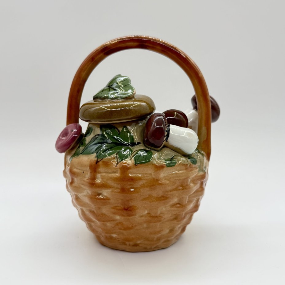 Чайник "Лукошко", керамика, роспись, глазурь, Россия, 2000-2010 гг.
