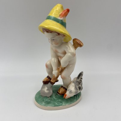 Статуэтка "Мальчик с курицей", фаянс, роспись, Hertwig & Co., Германия, 1941-1958 гг.