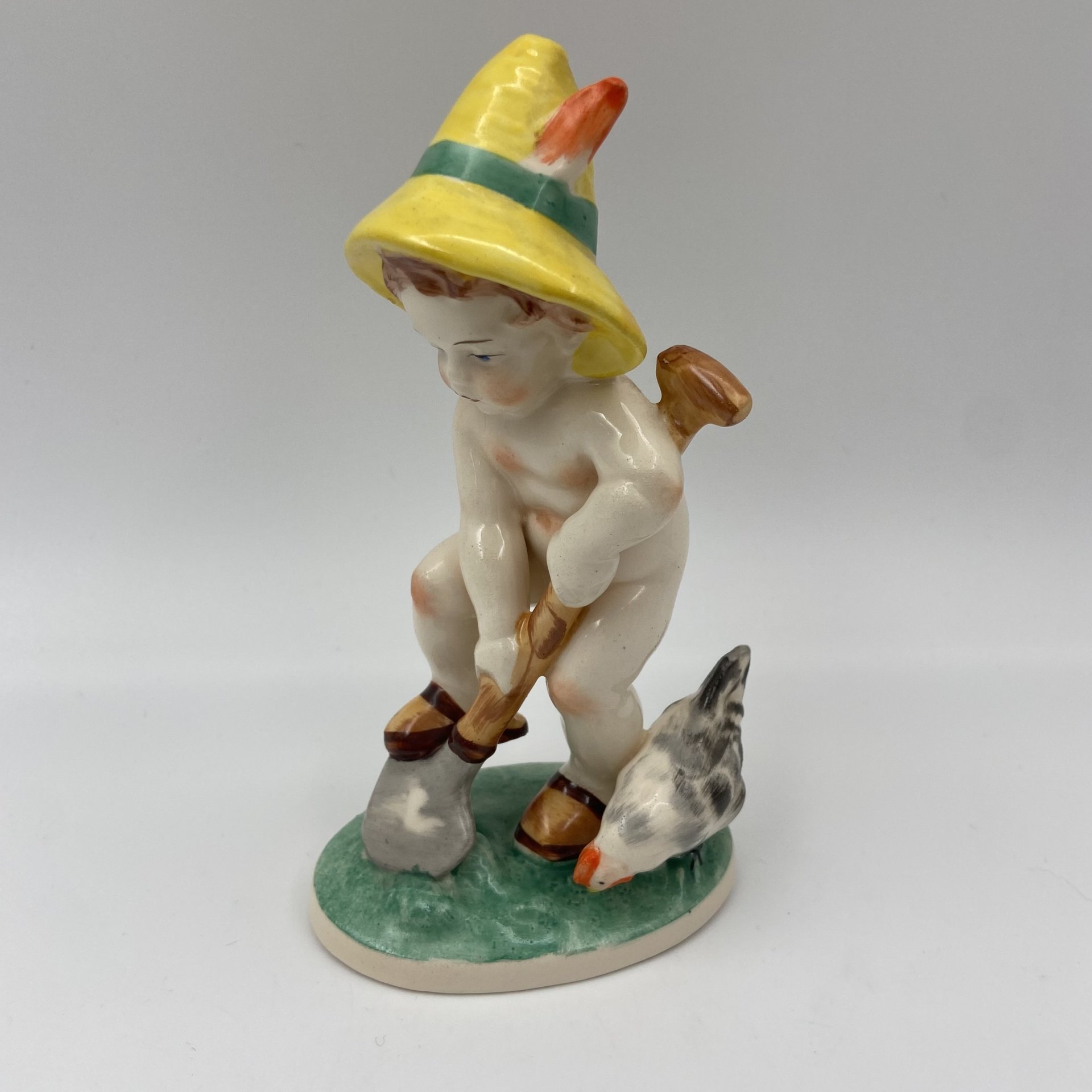 Статуэтка "Мальчик с курицей", фаянс, роспись, Hertwig & Co., Германия, 1941-1958 гг.