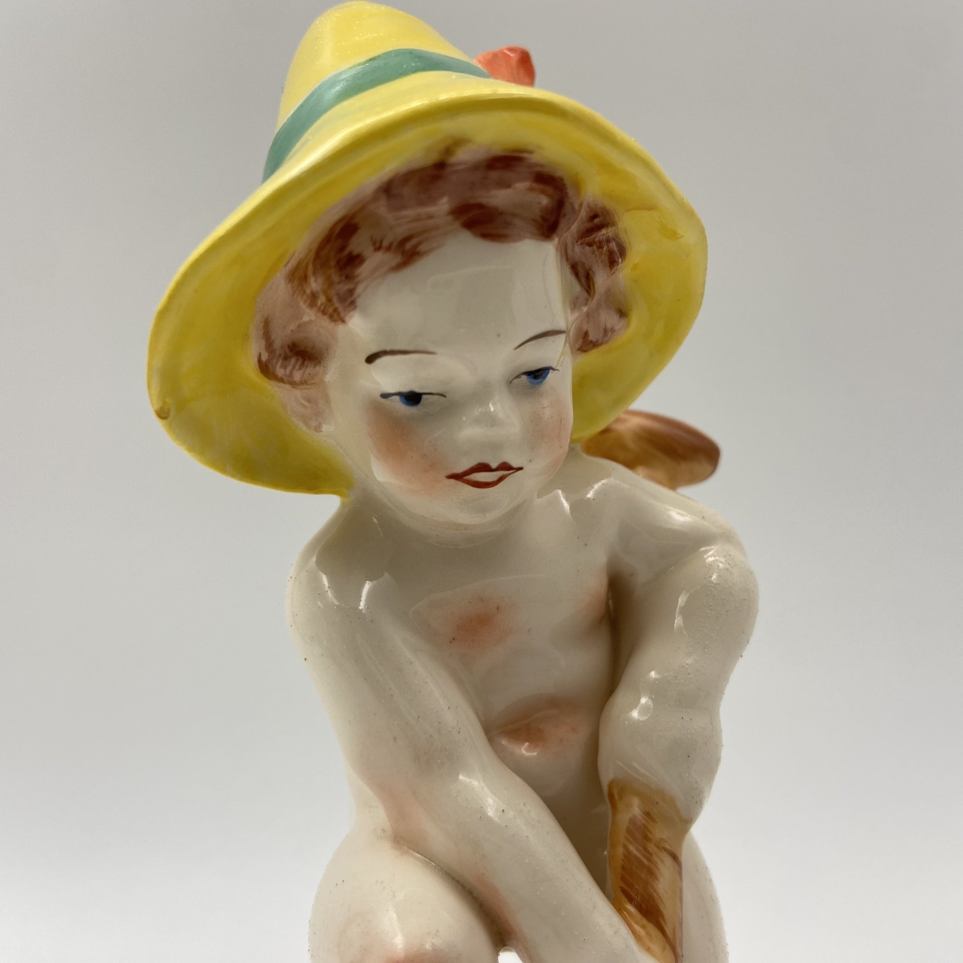 Статуэтка "Мальчик с курицей", фаянс, роспись, Hertwig & Co., Германия, 1941-1958 гг.