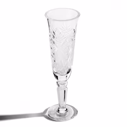 Ваза в виде бокала с рельефным декором