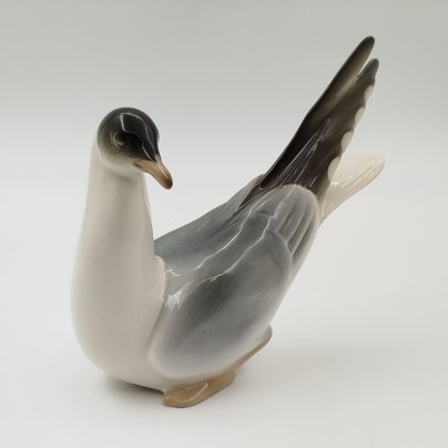 Статуэтка "Чайка", скульптор П.П. Веселов, фарфор, роспись, Ленинградский фарфоровый завод (ЛФЗ), Российская Федерация, 1991-2005 гг.