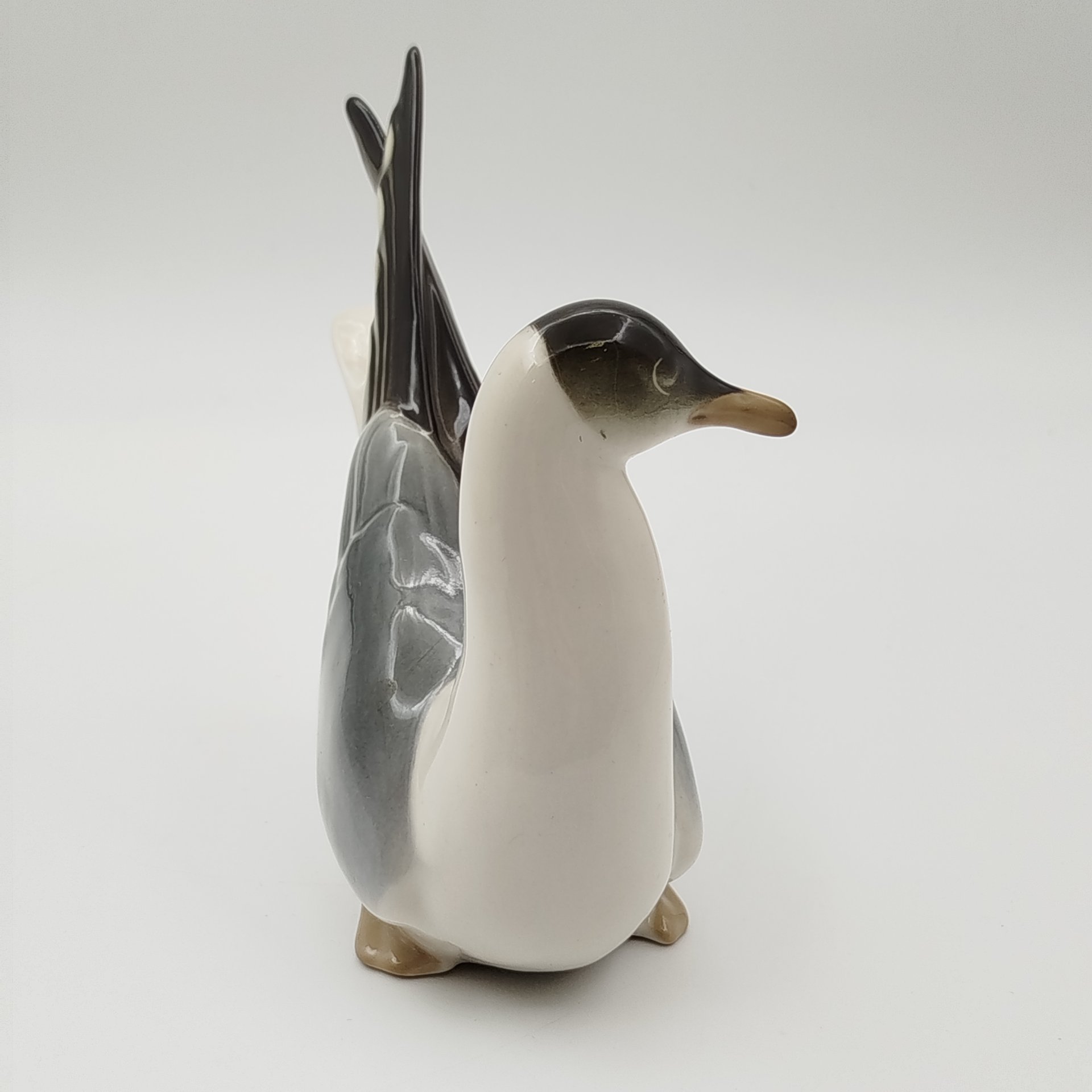 Статуэтка "Чайка", скульптор П.П. Веселов, фарфор, роспись, Ленинградский фарфоровый завод (ЛФЗ), Российская Федерация, 1991-2005 гг.