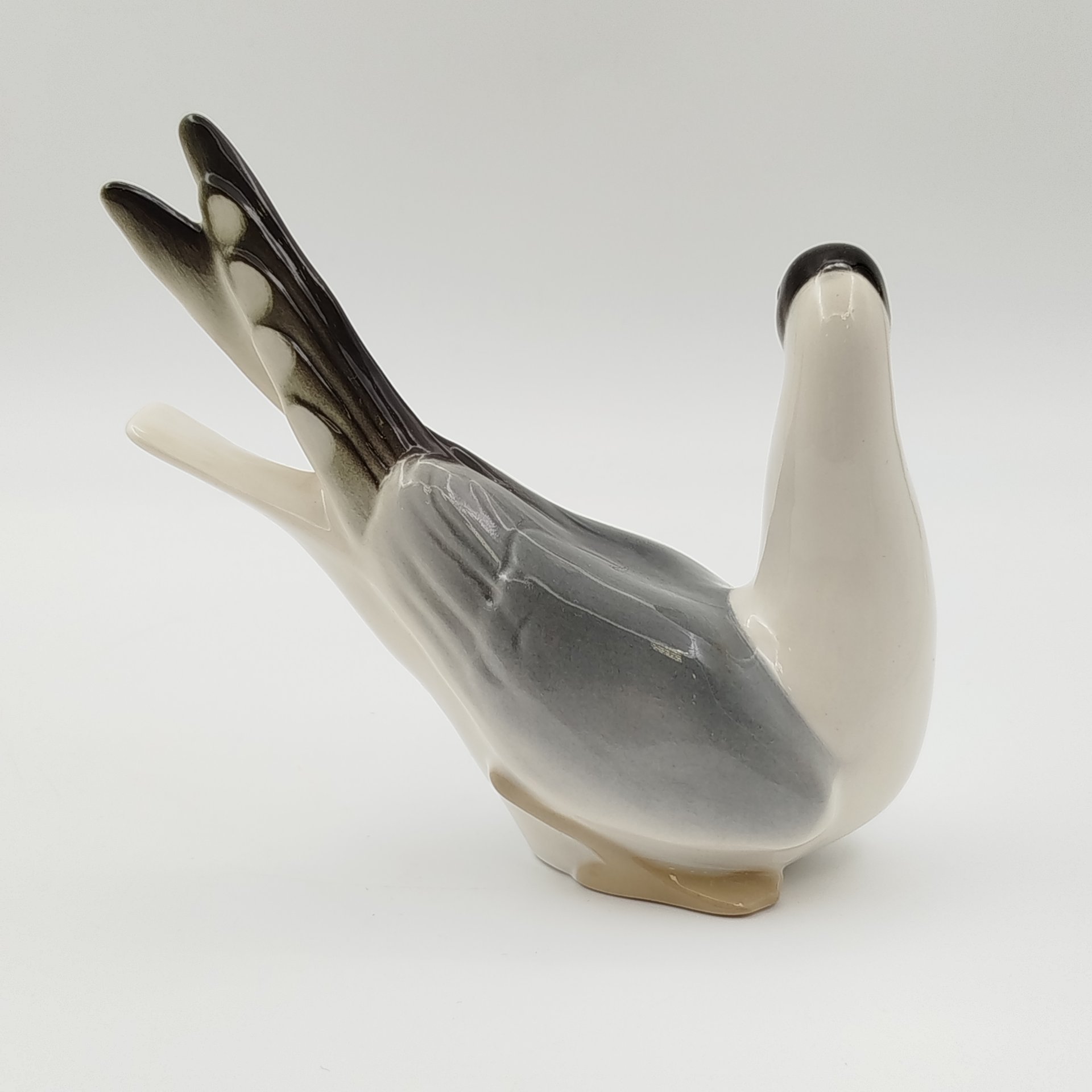 Статуэтка "Чайка", скульптор П.П. Веселов, фарфор, роспись, Ленинградский фарфоровый завод (ЛФЗ), Российская Федерация, 1991-2005 гг.