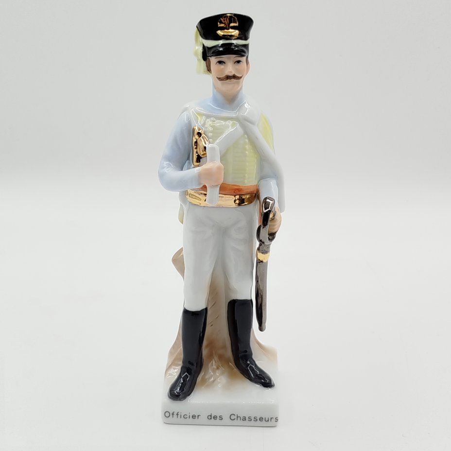 Статуэтка  "Officier des Chasseurs" ("Офицер конных егерей")
