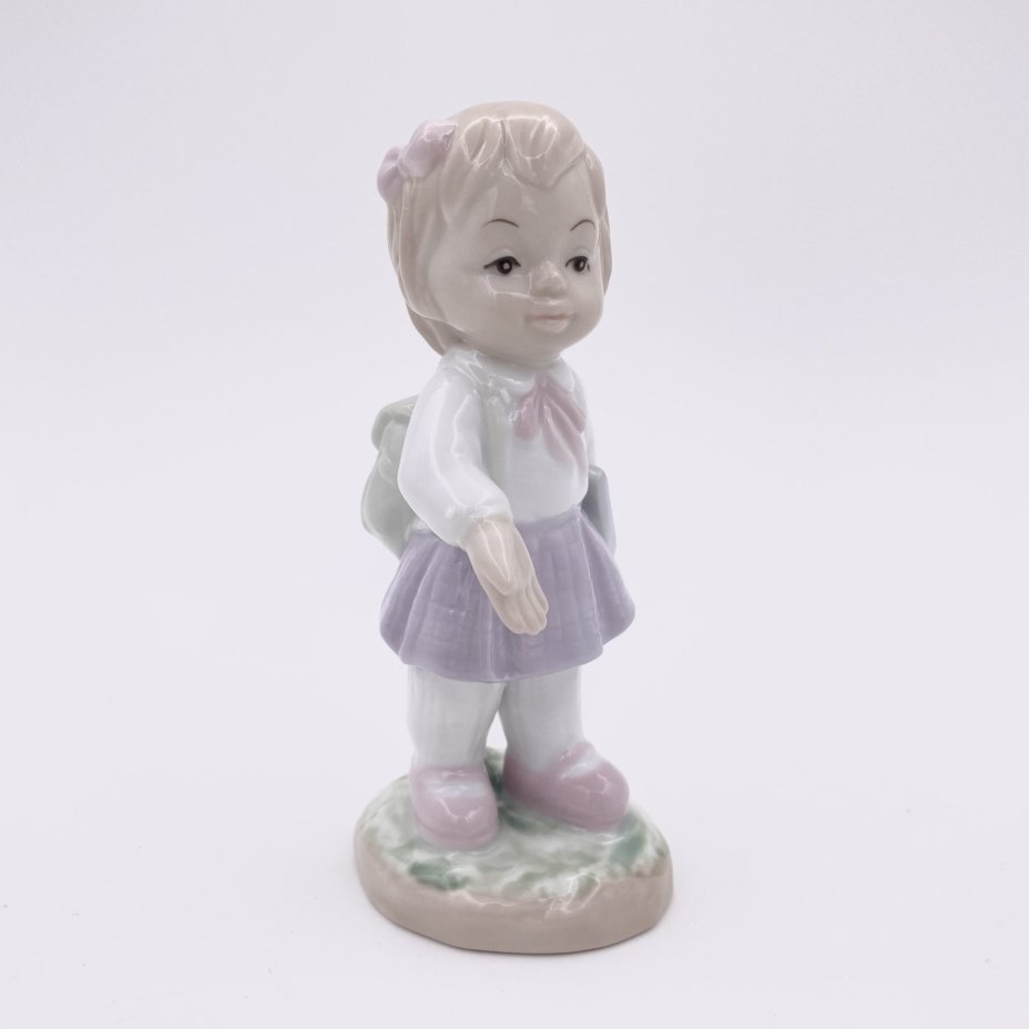Статуэтка "Школьница", Pavone