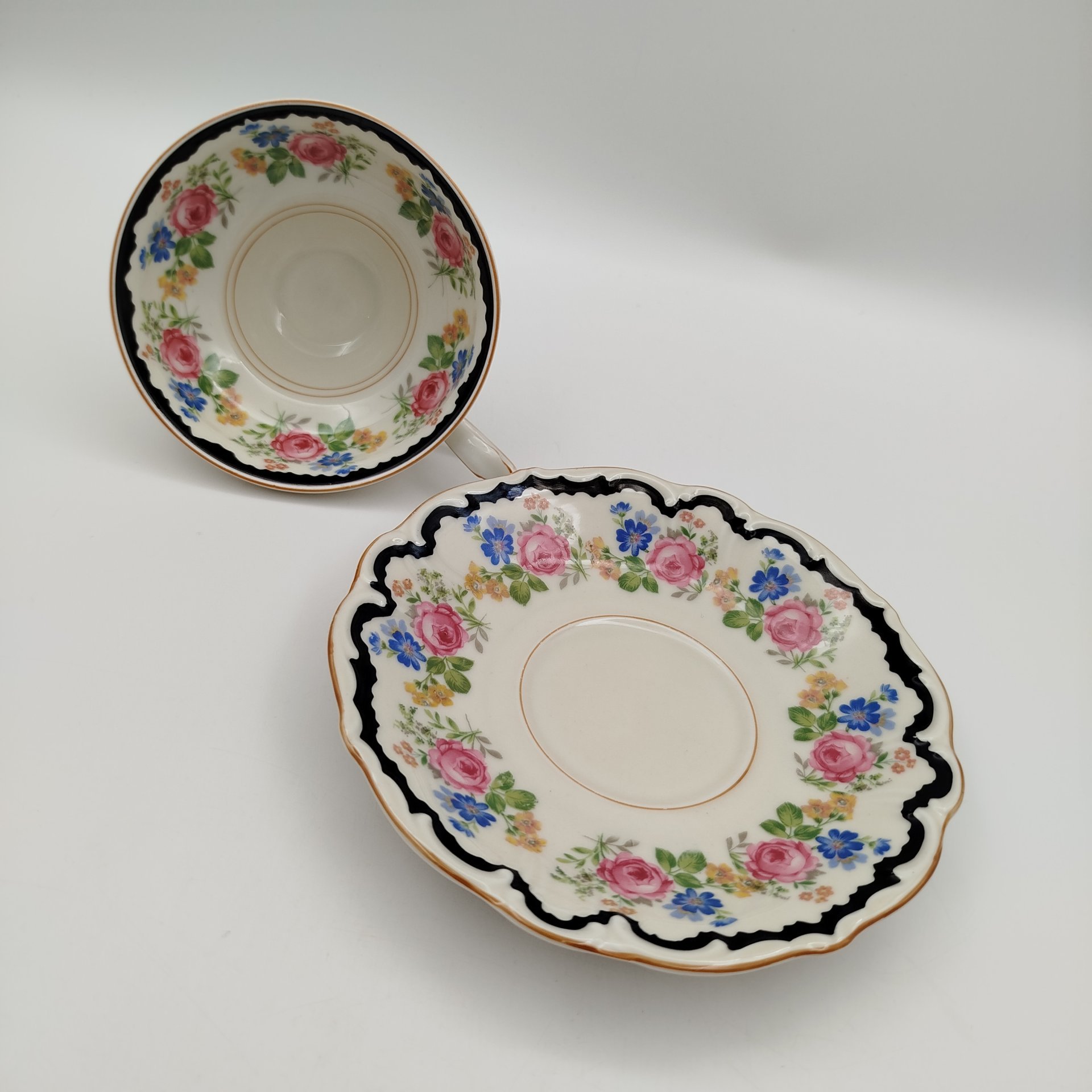 Пара чайная, украшенная цветочным декором, фарфор, деколь, дорисовка, Edelstein Bavaria (Эдельштейн), Германия, 1945-1972 гг., Edelstein Bavaria (Эдельштейн)