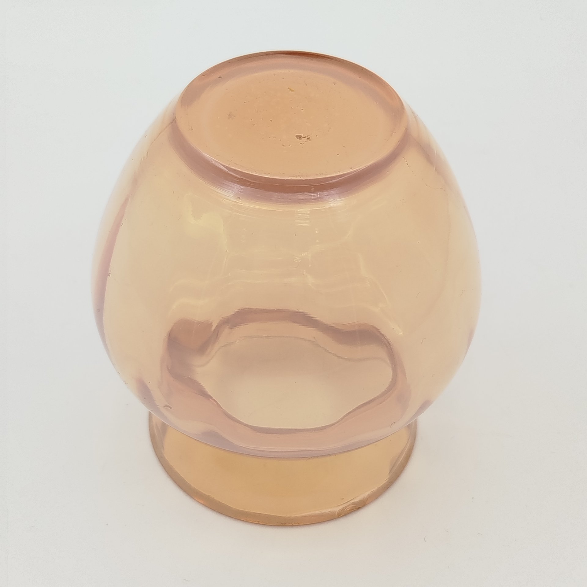 Ваза для цветов с рельефным туловом розоватого оттенка, Светлана Михайловна Бескинская, стекло, сульфидное, гранение, СССР, 1970-1990 гг.