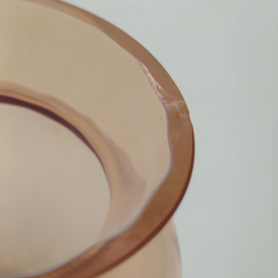 Ваза для цветов с рельефным туловом розоватого оттенка, Светлана Михайловна Бескинская