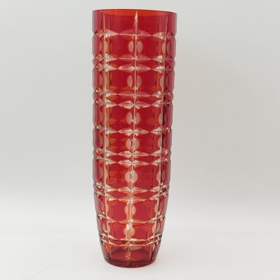 Ваза «Подарочная» рубинового оттенка с геометрическим декором, автор А.И. Новиков