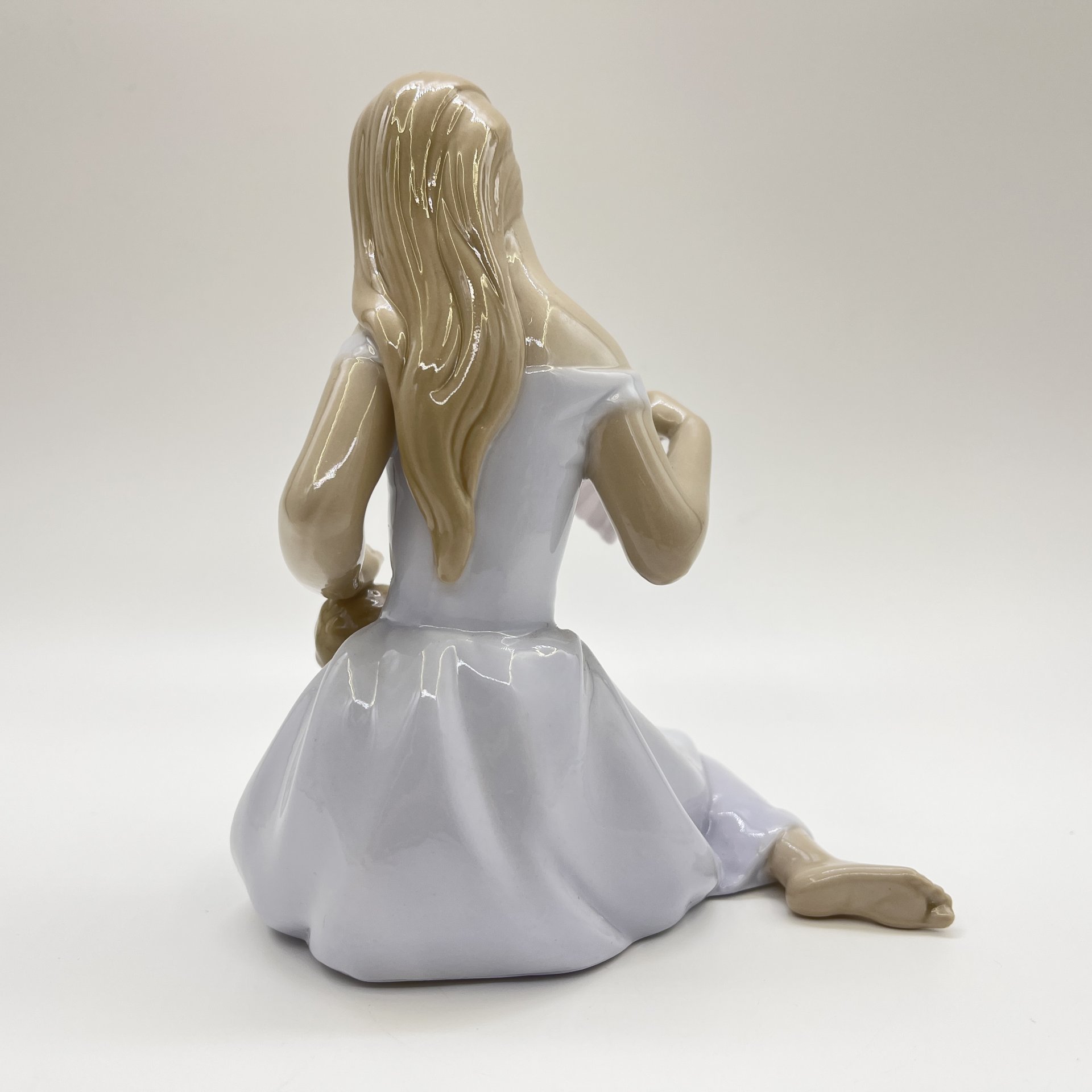 Статуэтка "Девушка с ребенком", фарфор, Pavone, Италия, 2025 г.
