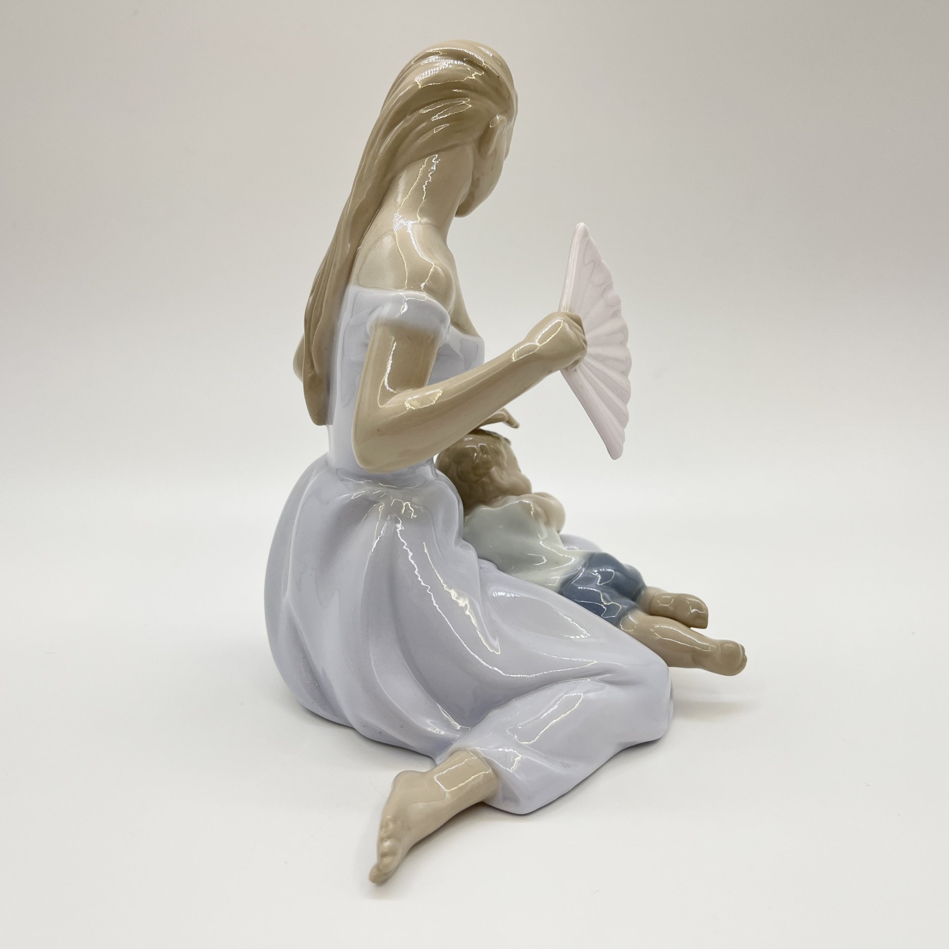 Статуэтка "Девушка с ребенком", фарфор, Pavone, Италия, 2025 г.