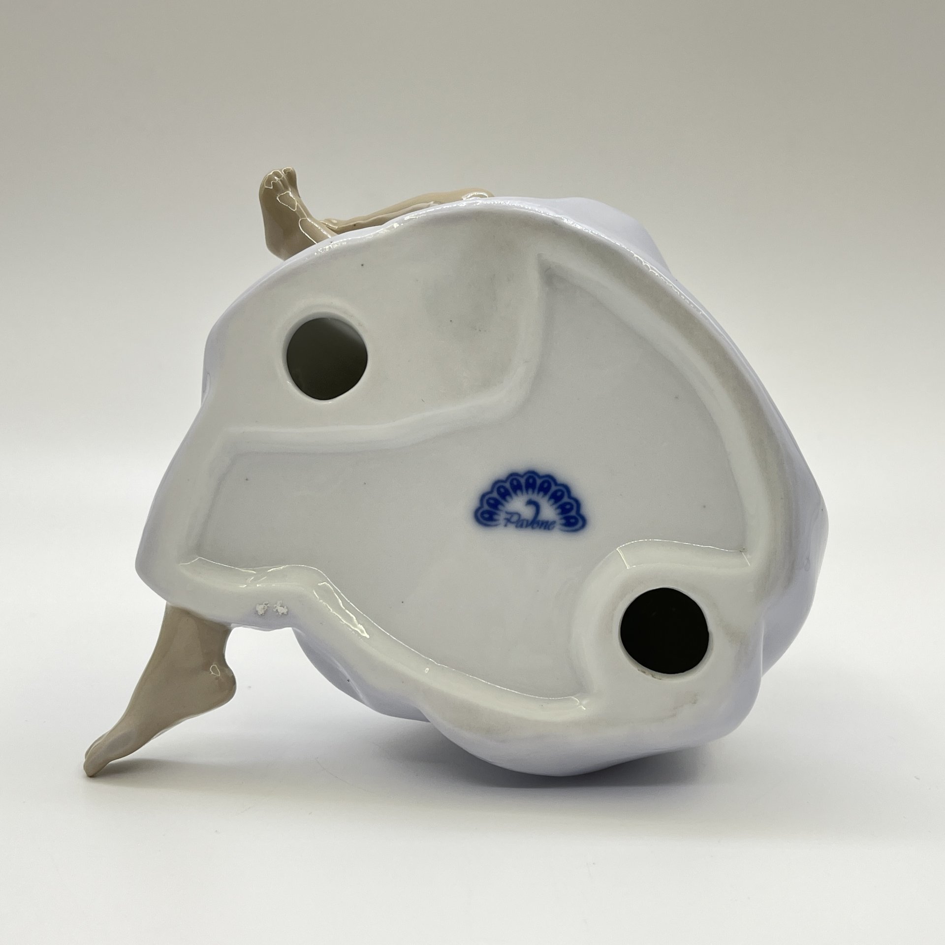 Статуэтка "Девушка с ребенком", фарфор, Pavone, Италия, 2025 г.