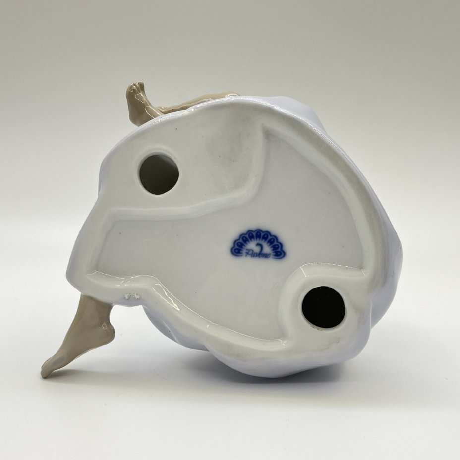 Статуэтка "Девушка с ребенком", фарфор, Pavone, Италия, 2025 г.