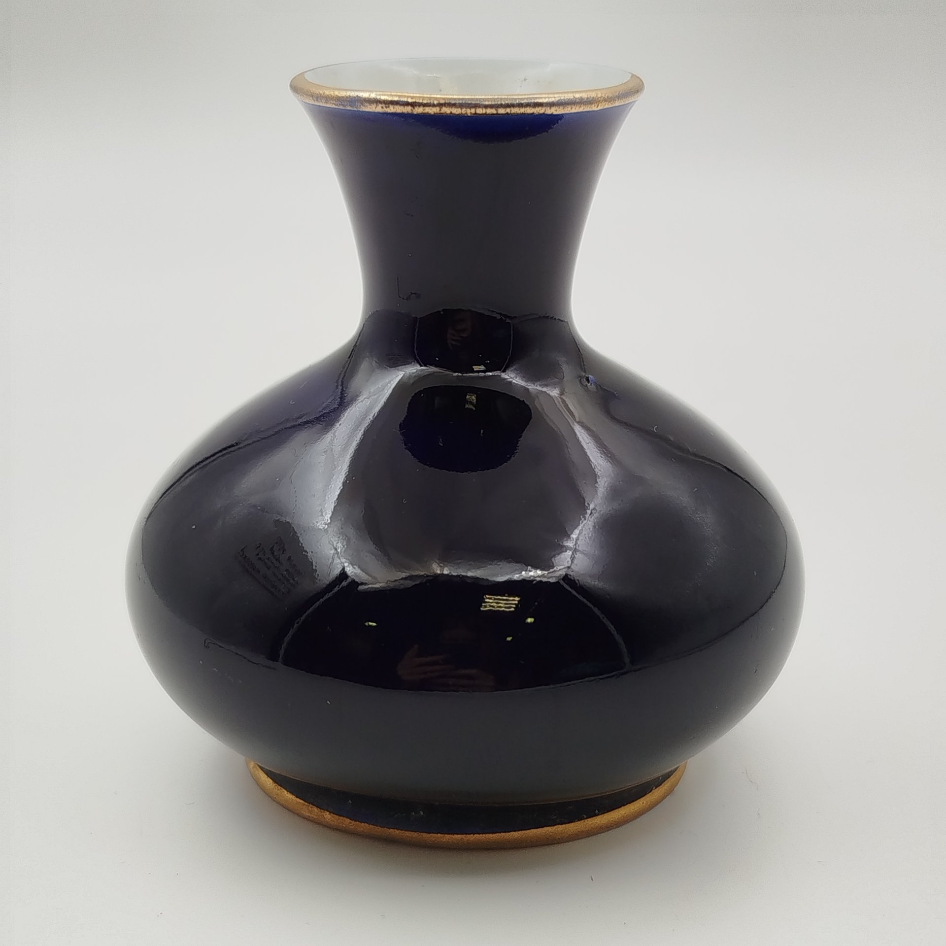 Вазочка миниатюрная с золотистой каймой, фарфор, крытье кобальтом, золочение, Ленинградский фарфоровый завод (ЛФЗ), СССР, 1960-1970 гг.