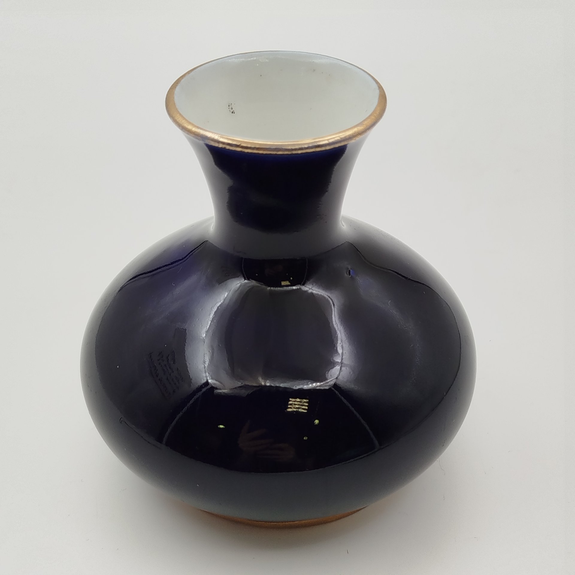 Вазочка миниатюрная с золотистой каймой, фарфор, крытье кобальтом, золочение, Ленинградский фарфоровый завод (ЛФЗ), СССР, 1960-1970 гг.