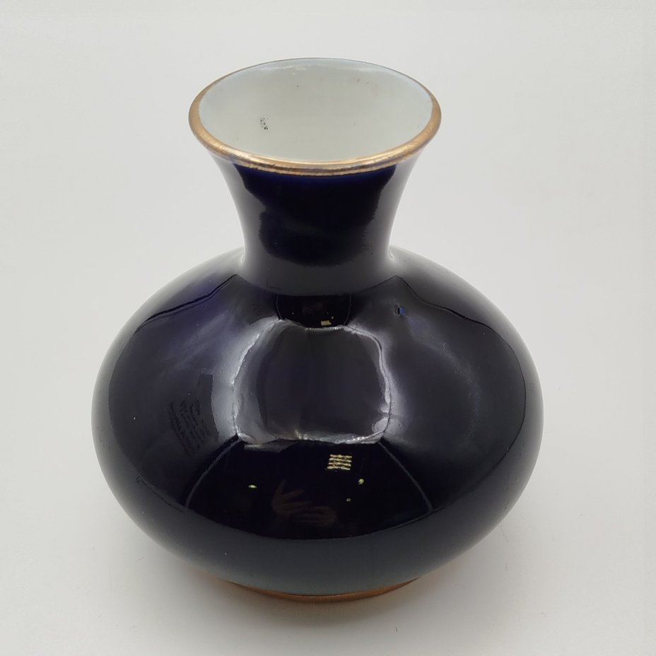 Вазочка миниатюрная с золотистой каймой, фарфор, крытье кобальтом, золочение, Ленинградский фарфоровый завод (ЛФЗ), СССР, 1960-1970 гг.