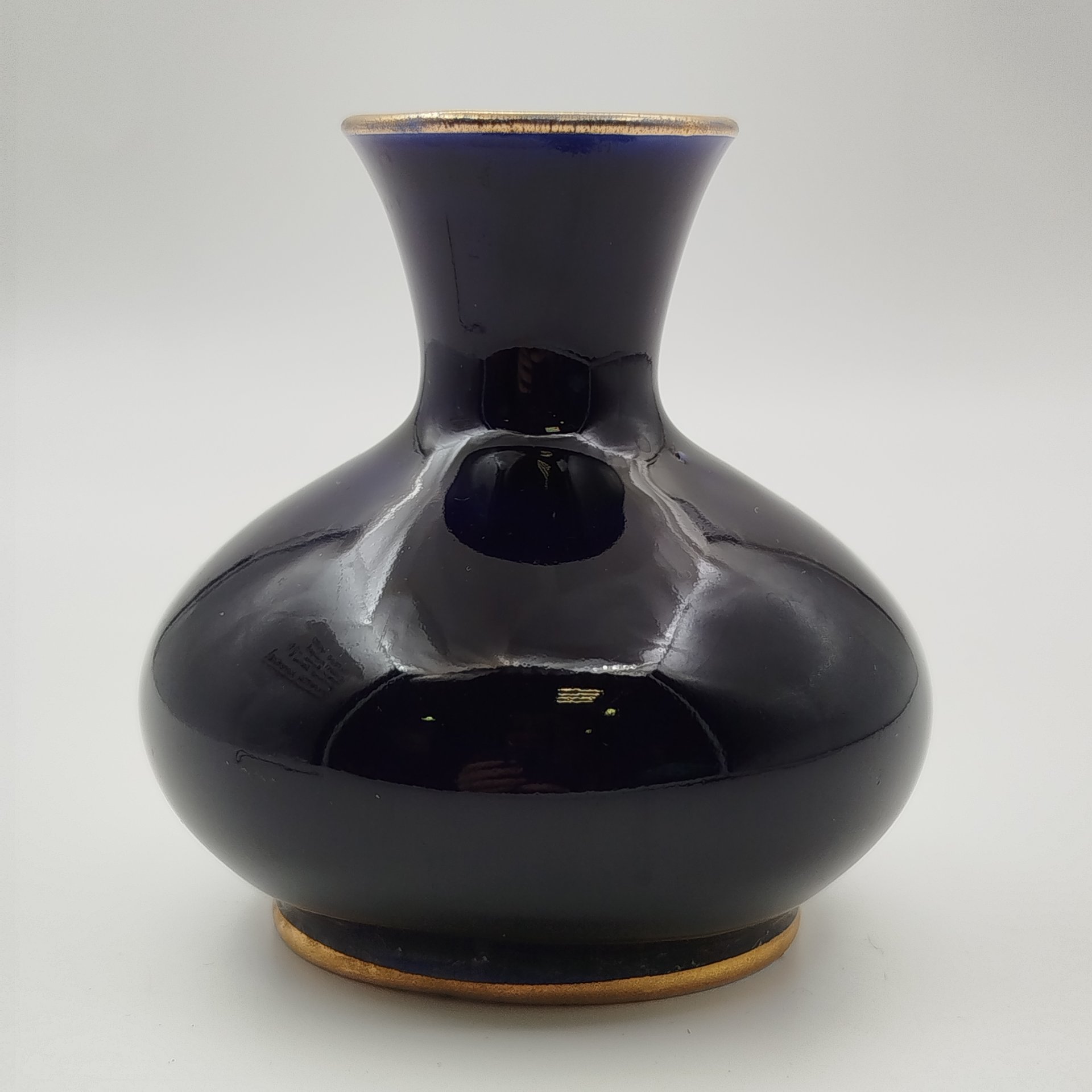 Вазочка миниатюрная с золотистой каймой, фарфор, крытье кобальтом, золочение, Ленинградский фарфоровый завод (ЛФЗ), СССР, 1960-1970 гг.