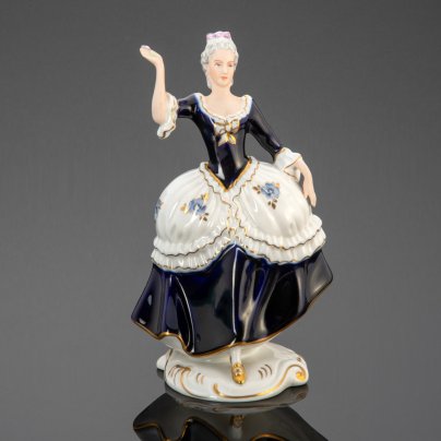 Статуэтка "Дама с цветком", Royal Dux