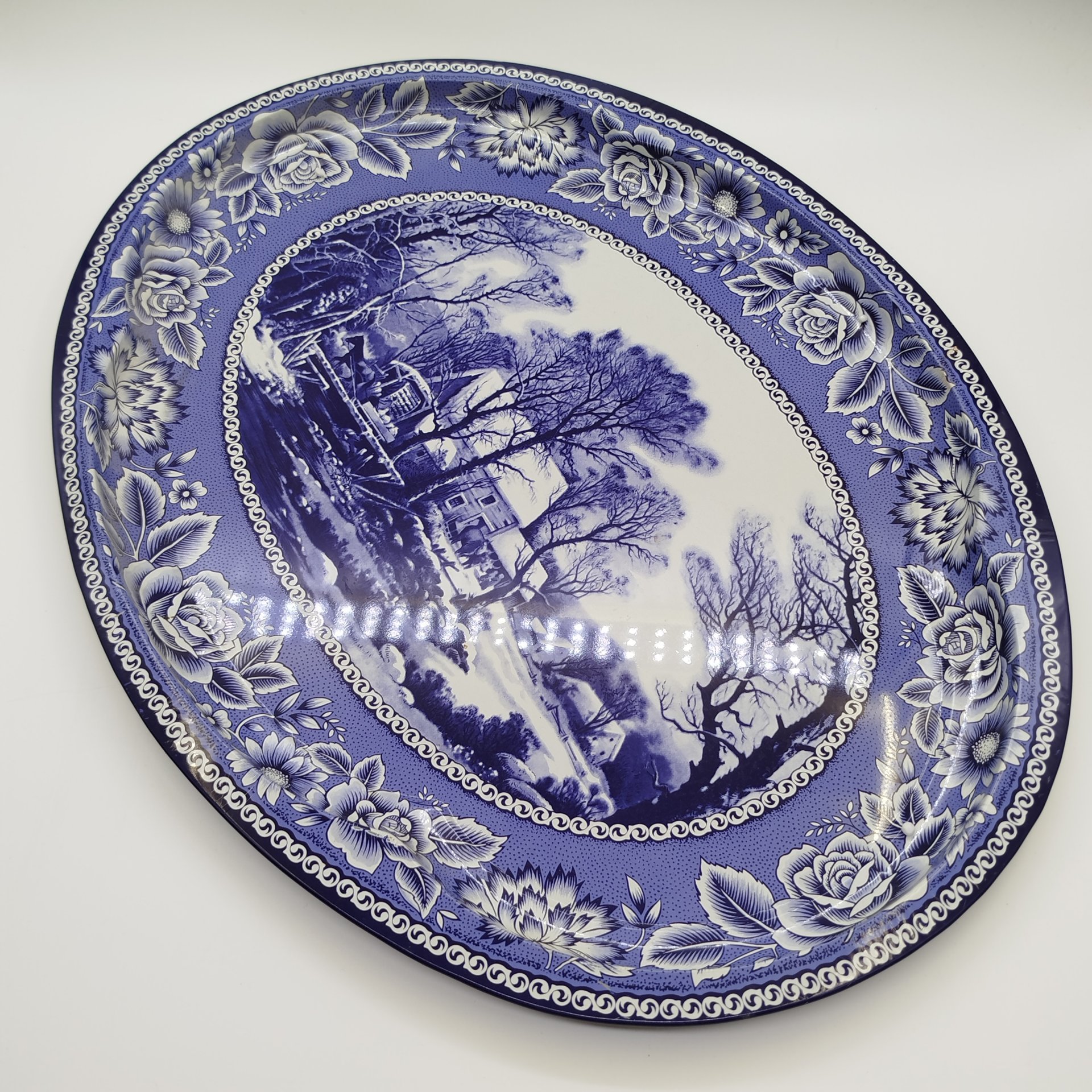 Поднос с пейзажным изображением, металл, деколь, Российская Федерация, 1991-2015 гг.