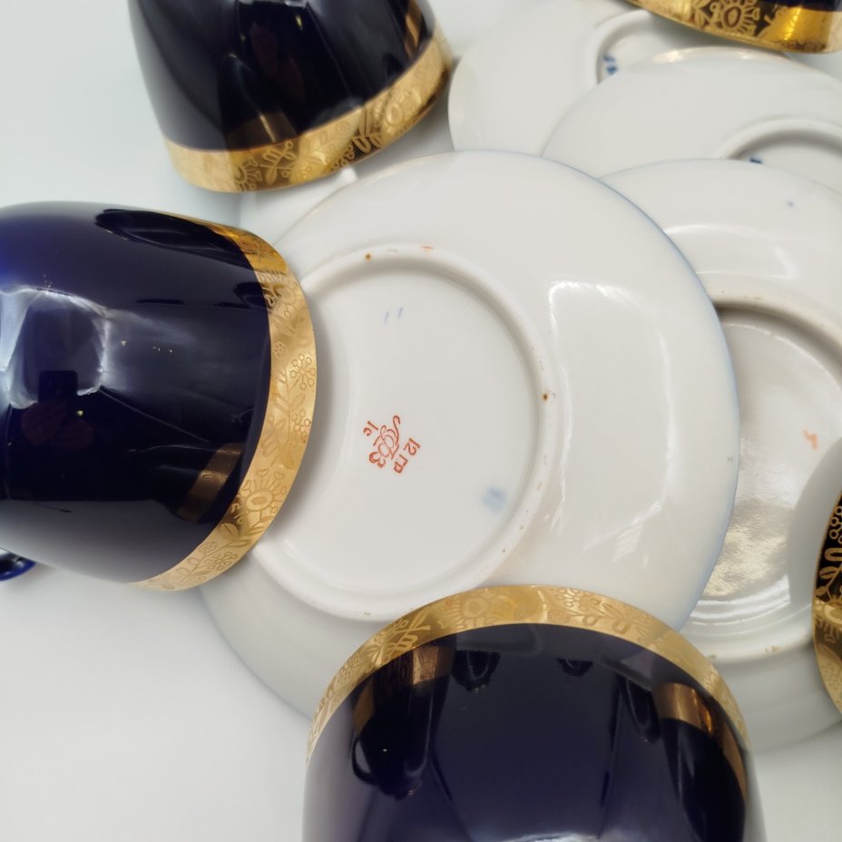 Набор из 6-ти чайных пар, украшенных растительным орнаментом, фарфор, крытье, золочение, Ленинградский фарфоровый завод (ЛФЗ), СССР, 1970-1989 гг.