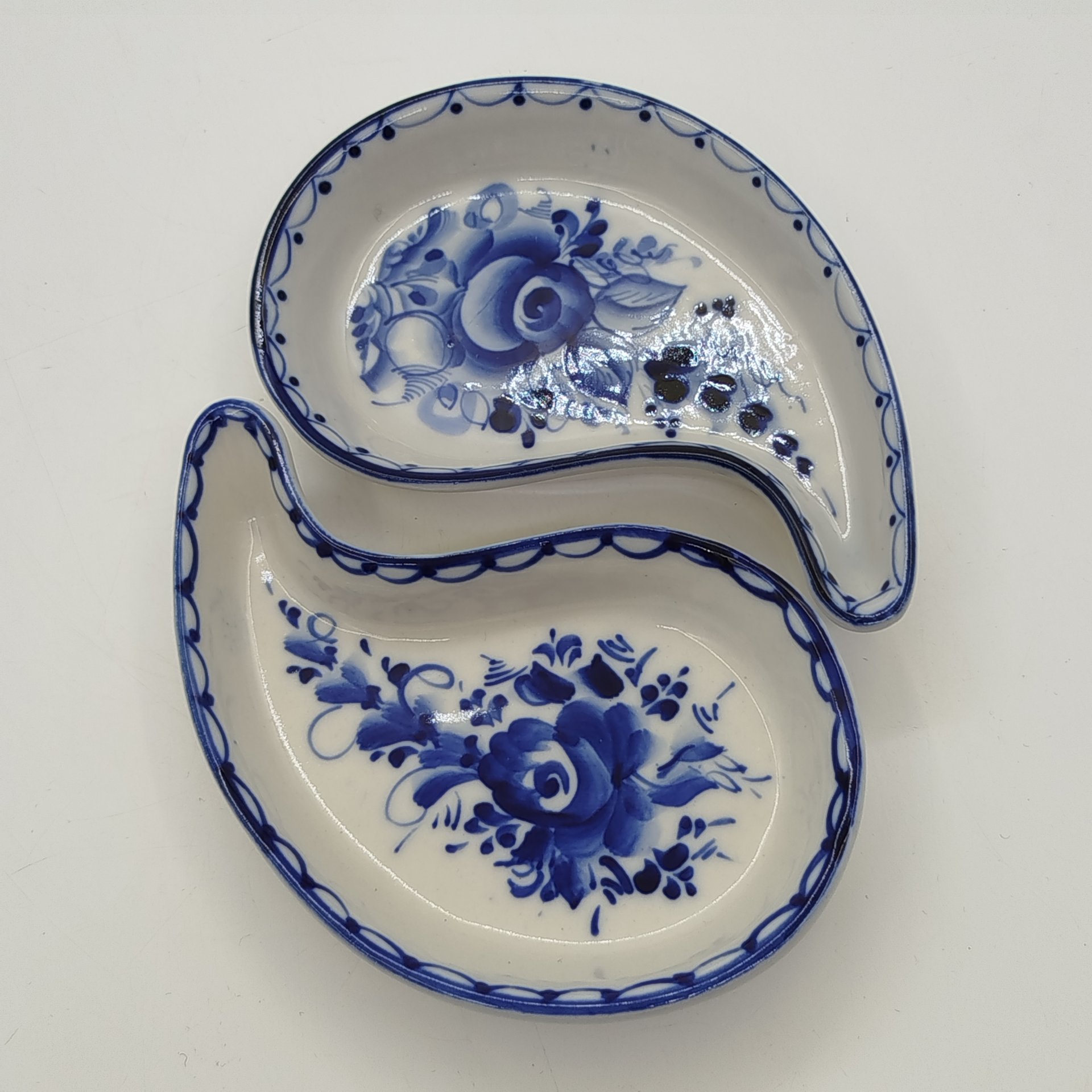 Пара розеток "Капельки", ав.р. Белоглазова, Чупрунова, Гжель