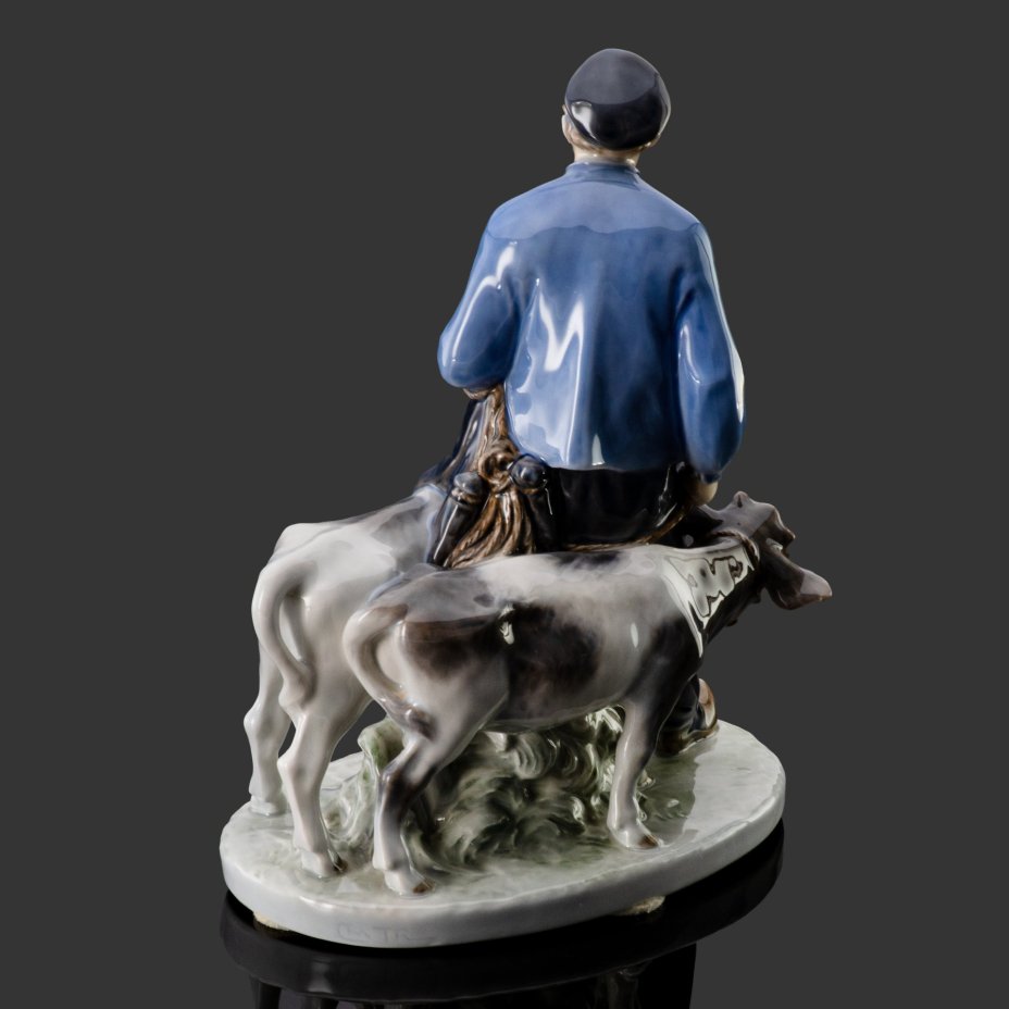 Статуэтка "Пастух с коровами", фарфор, роспись, Royal Copenhagen, Дания, 1959 г.