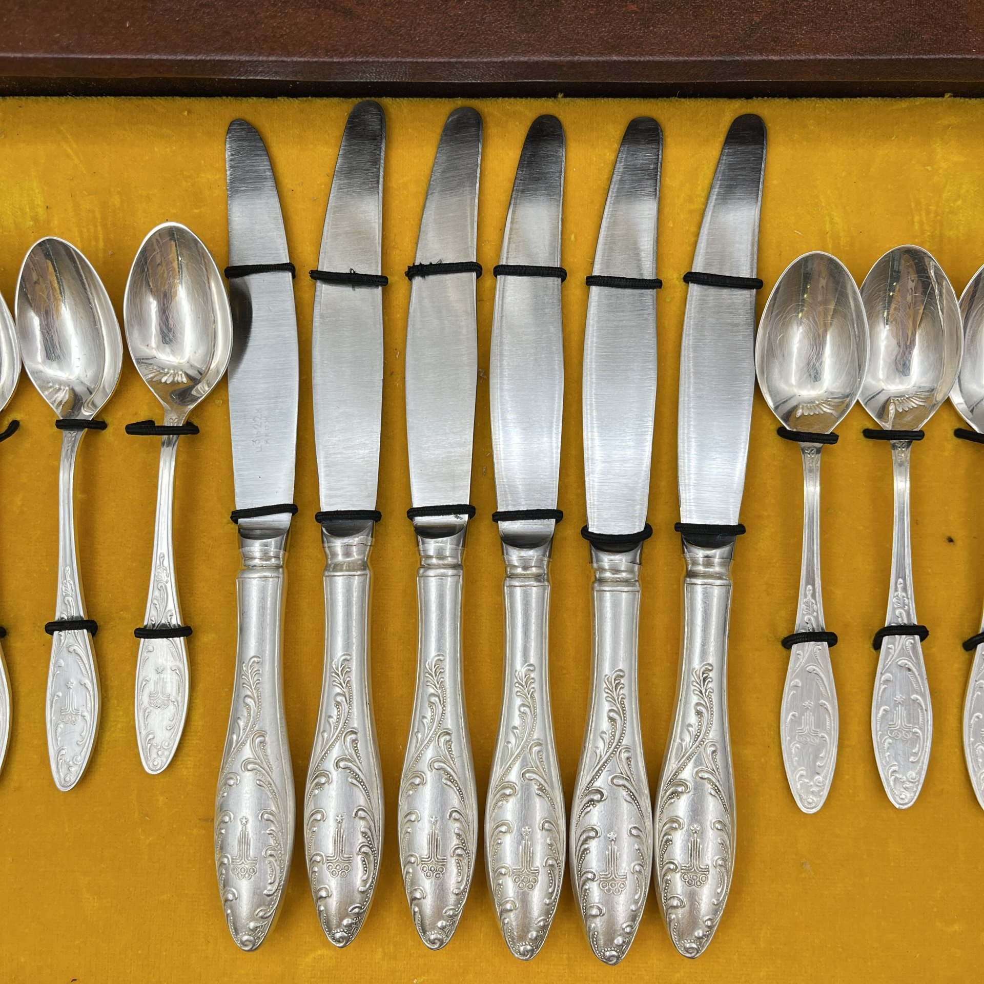 Набор столовых приборов "Олимпиада-80" в оригинальном футляре (24 предмета)