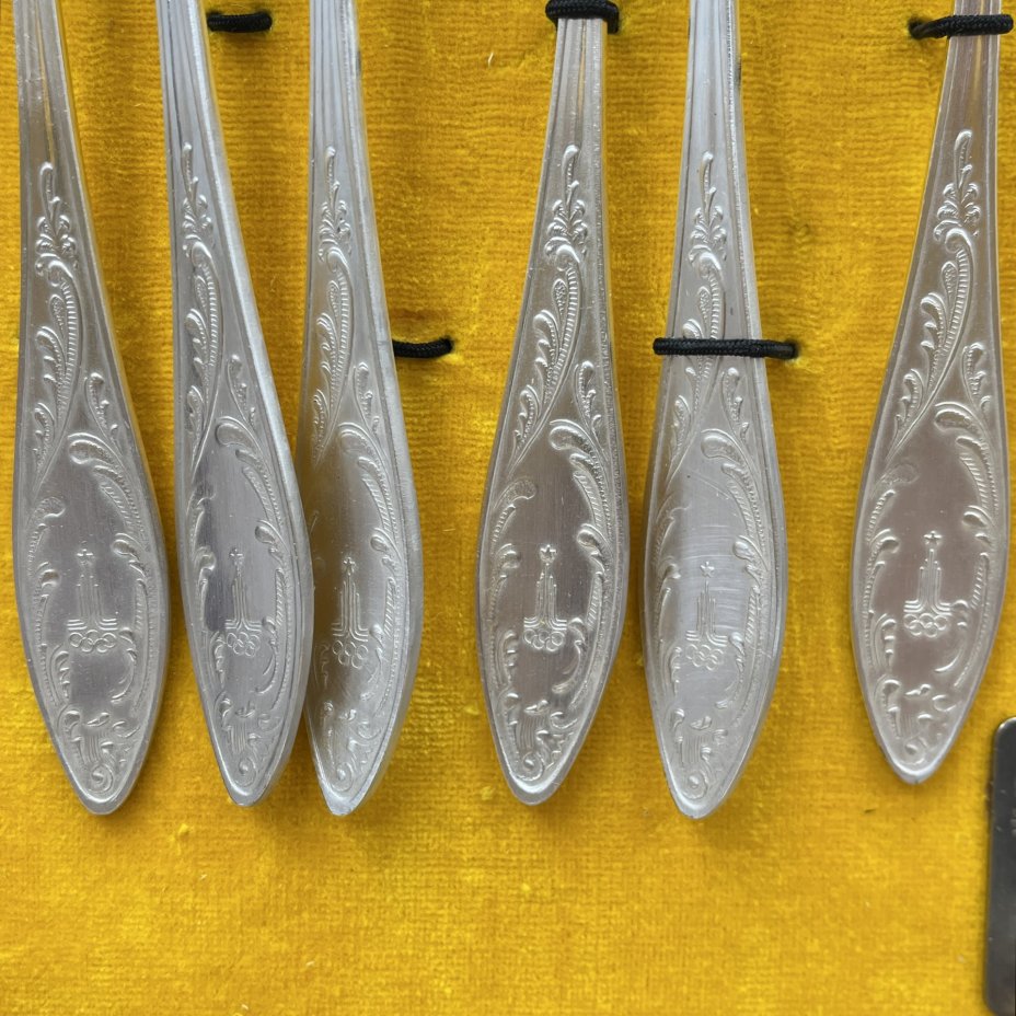 Набор столовых приборов "Олимпиада-80" в оригинальном футляре (24 предмета)