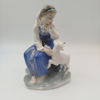 Статуэтка "Сестрица Алёнушка и братец Иванушка", скульптор А.А. Киселёв, фарфор, роспись, золочение, Ленинградский завод фарфоровых изделий (ЛЗФИ), СССР, 1956-1967 гг.