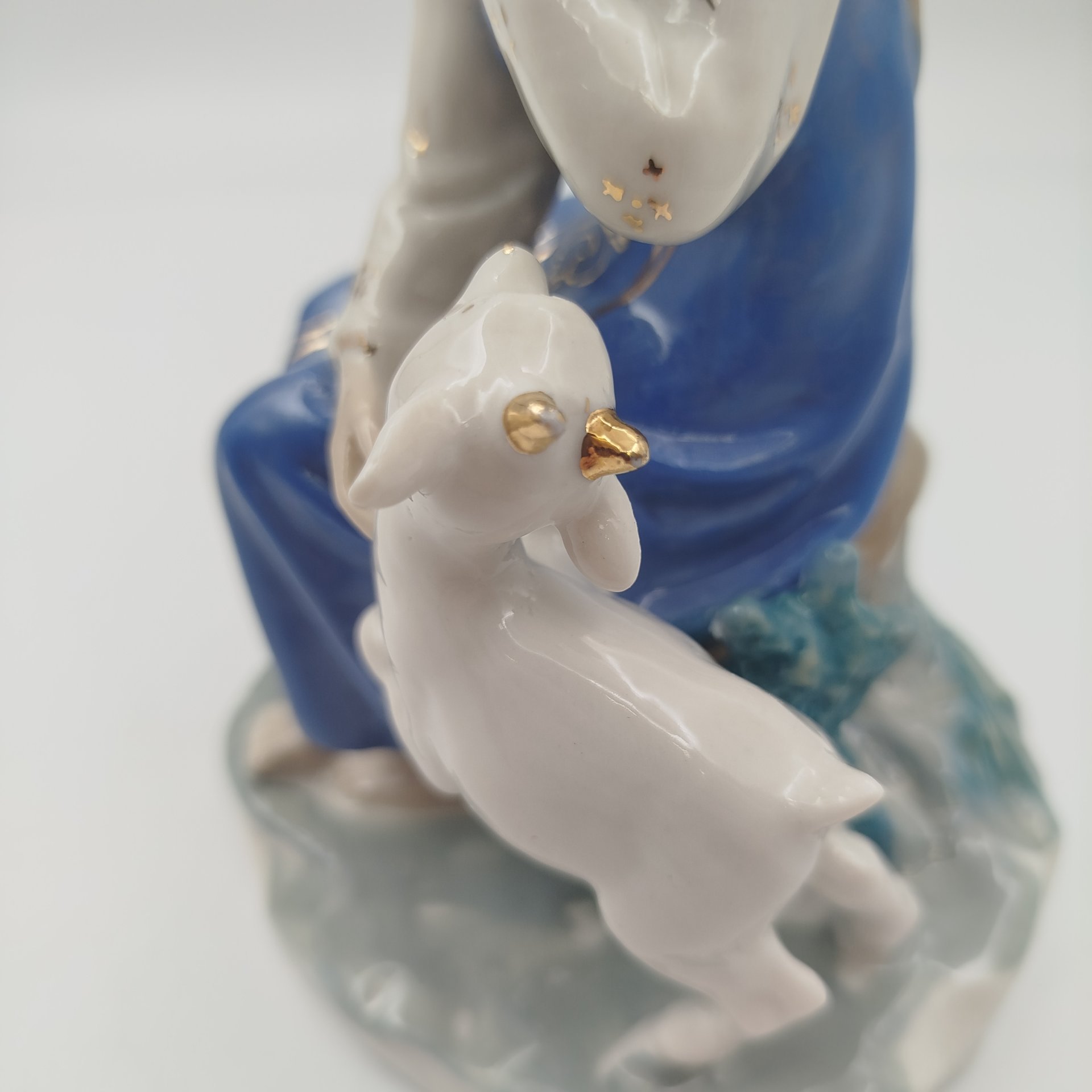 Статуэтка "Сестрица Алёнушка и братец Иванушка", скульптор А.А. Киселёв, фарфор, роспись, золочение, Ленинградский завод фарфоровых изделий (ЛЗФИ), СССР, 1956-1967 гг.