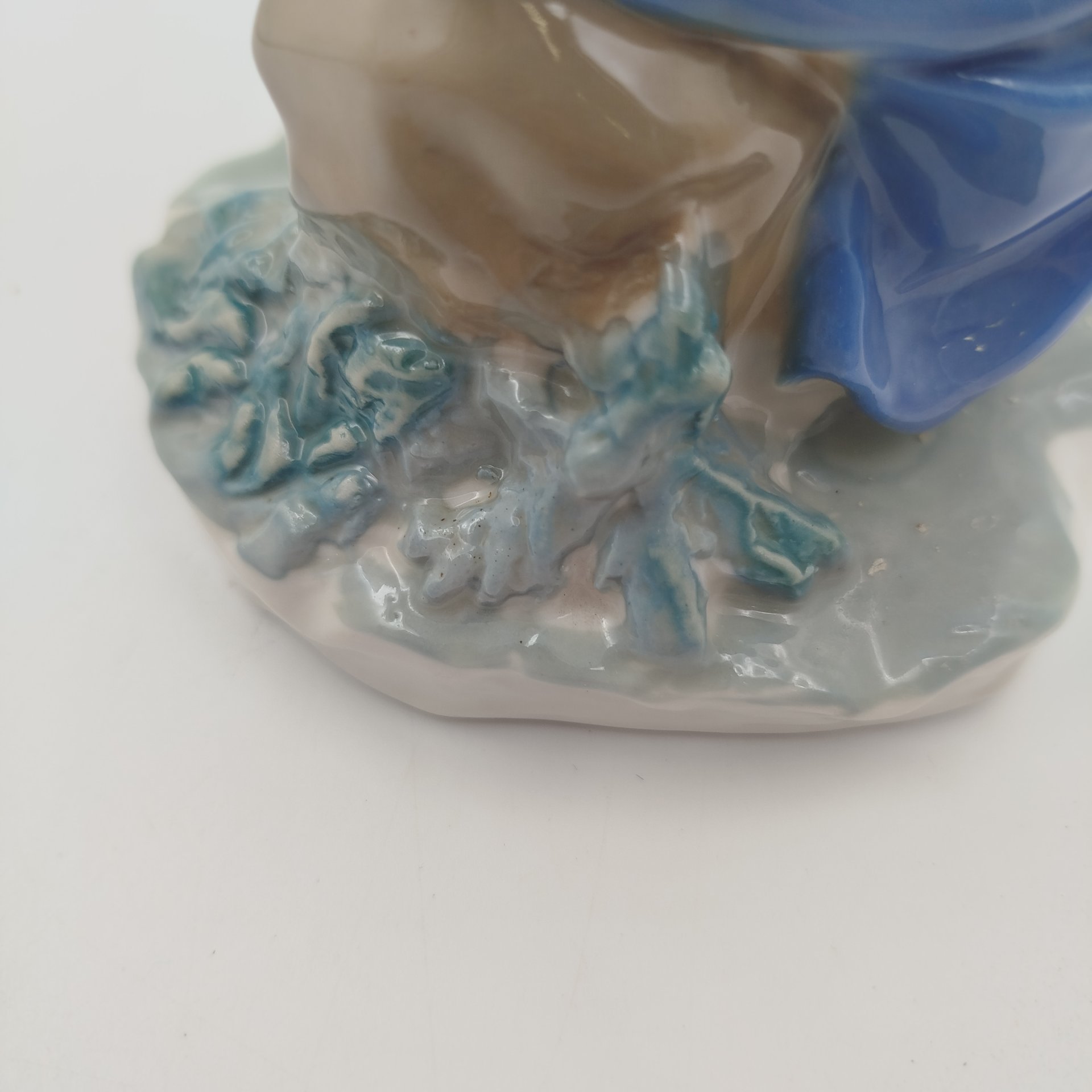 Статуэтка "Сестрица Алёнушка и братец Иванушка", скульптор А.А. Киселёв, фарфор, роспись, золочение, Ленинградский завод фарфоровых изделий (ЛЗФИ), СССР, 1956-1967 гг.