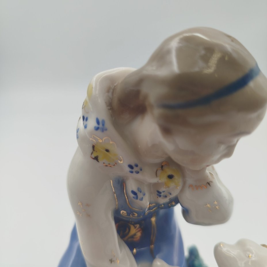 Статуэтка "Сестрица Алёнушка и братец Иванушка", скульптор А.А. Киселёв, фарфор, роспись, золочение, Ленинградский завод фарфоровых изделий (ЛЗФИ), СССР, 1956-1967 гг.