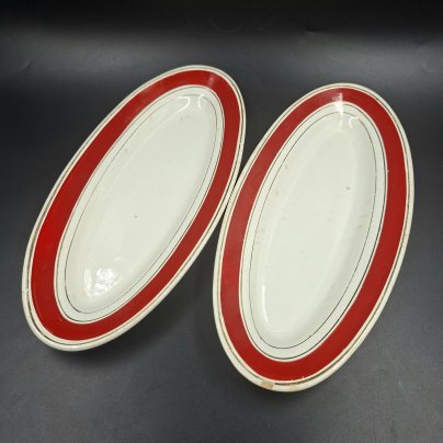Пара селедочниц с каймой красного цвета, фаянс, обводка, золочение, Будянский фаянсовый завод «Серп и молот», СССР, 1957-1965 гг.