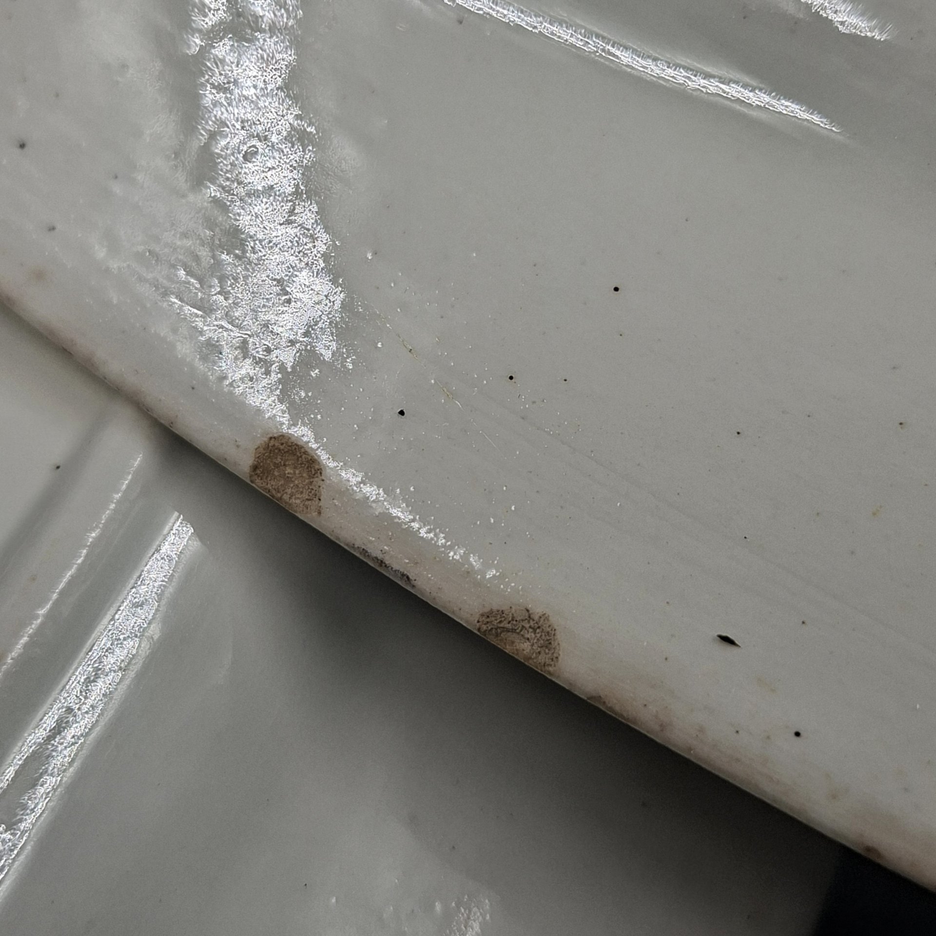 Пара селедочниц с каймой красного цвета, фаянс, обводка, золочение, Будянский фаянсовый завод «Серп и молот», СССР, 1957-1965 гг.