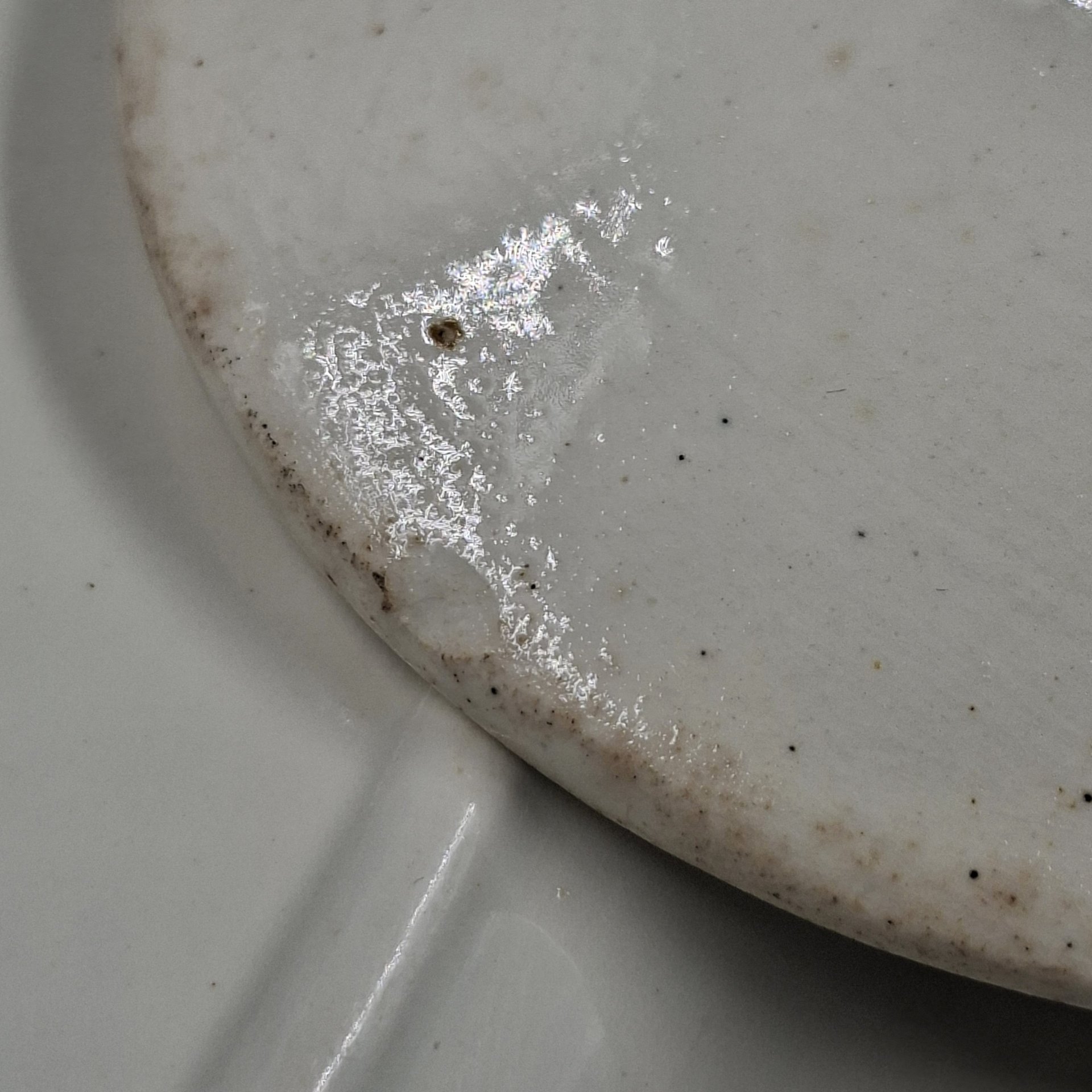 Пара селедочниц с каймой красного цвета, фаянс, обводка, золочение, Будянский фаянсовый завод «Серп и молот», СССР, 1957-1965 гг.