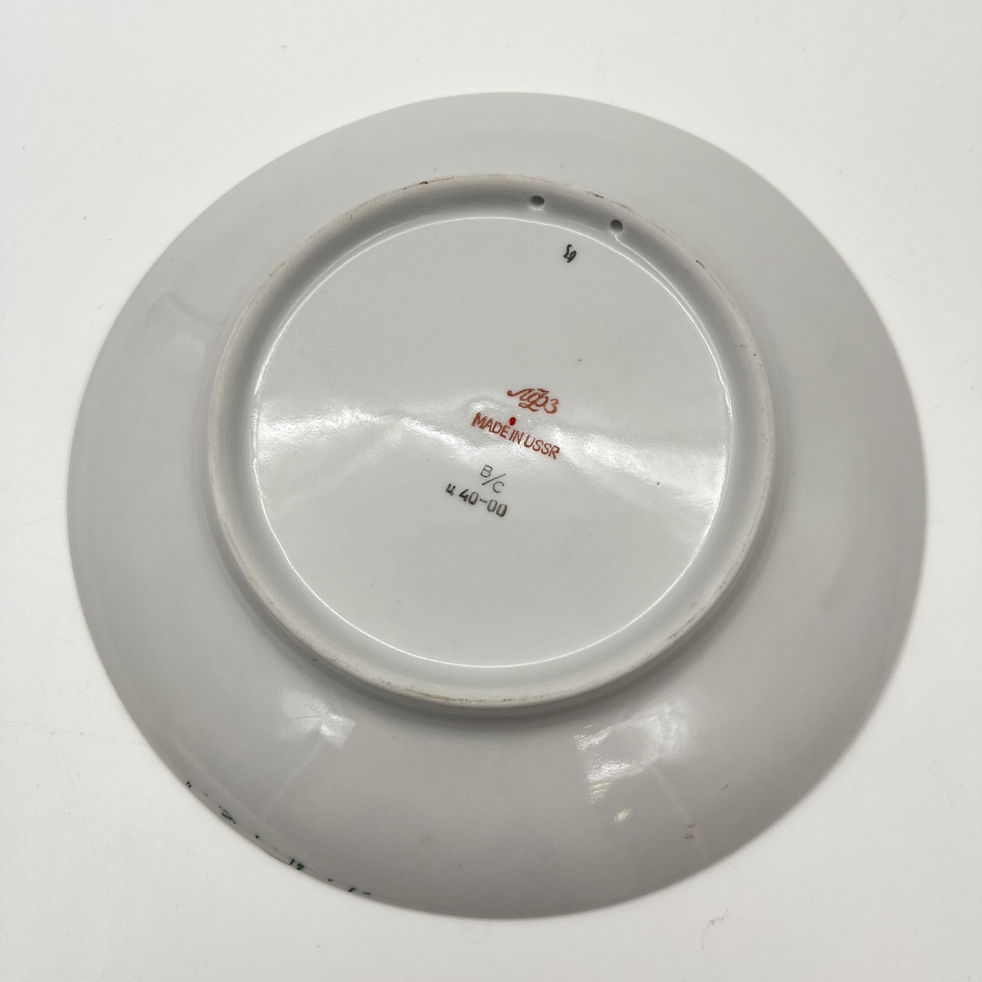 Тарелка подвесная "Сказочная птица", художник А.В. Воробьевский, фарфор, деколь, золочение, Ленинградский фарфоровый завод (ЛФЗ), СССР, 1970-1990 гг.