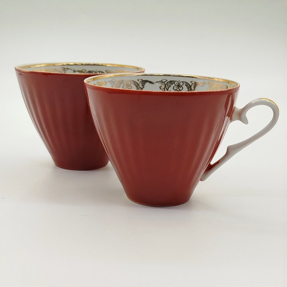 Пара чашек, декорированных растительным орнаментом, фарфор, крытье, золочение, Барановский фарфоровый завод, СССР, 1970-1991 гг.