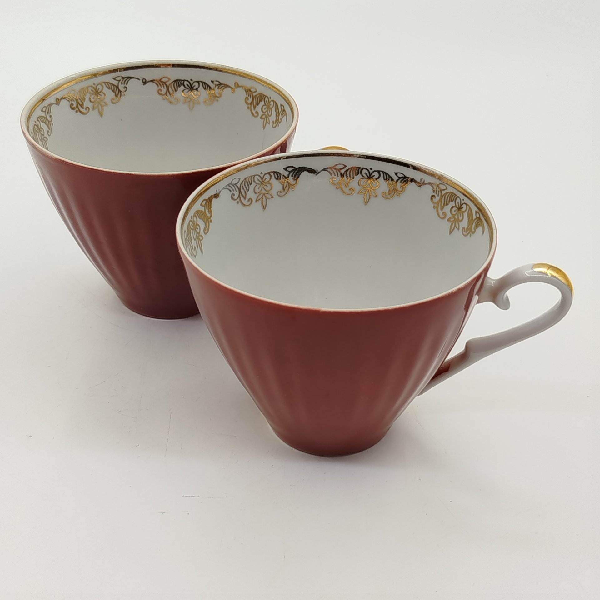 Пара чашек, декорированных растительным орнаментом, фарфор, крытье, золочение, Барановский фарфоровый завод, СССР, 1970-1991 гг.