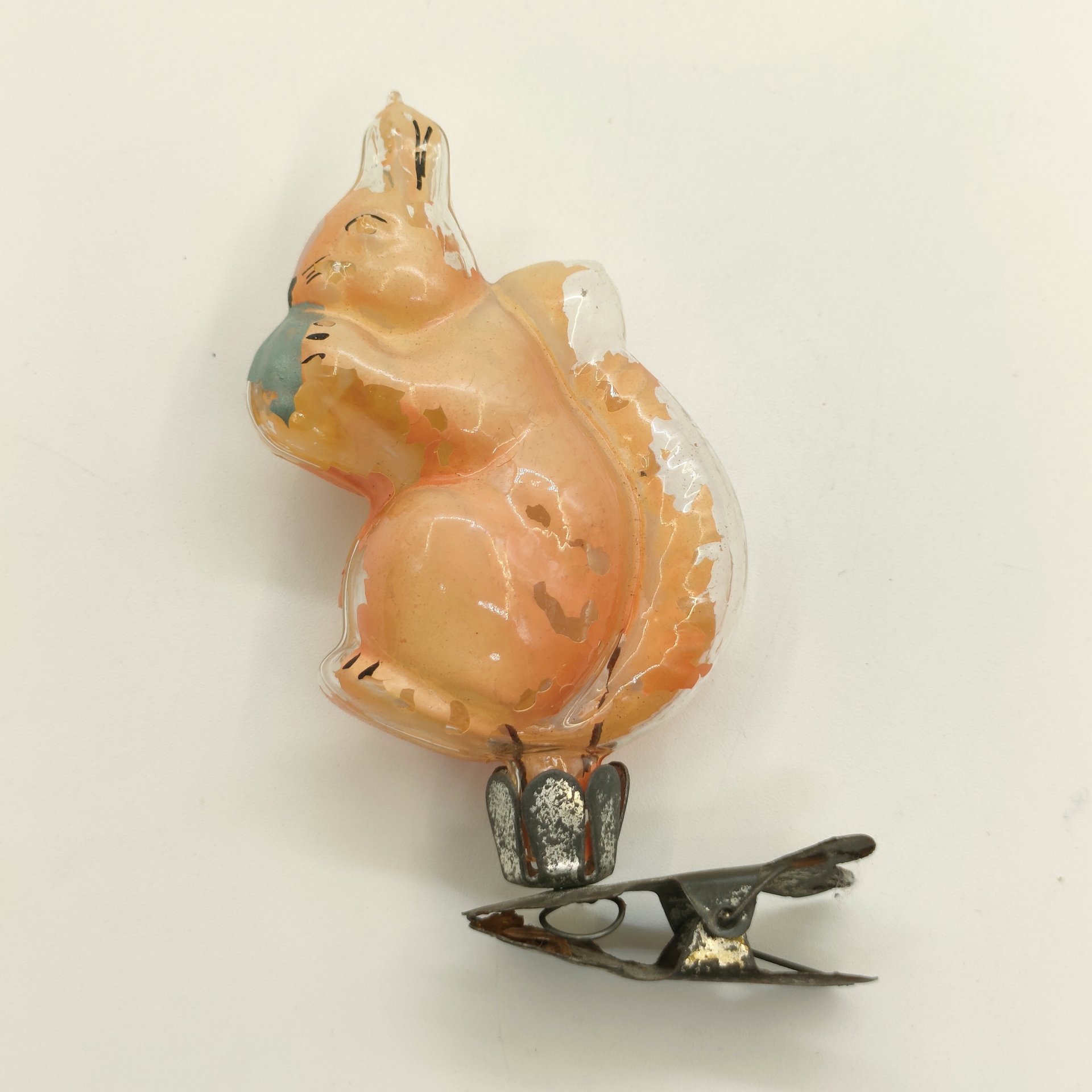 Игрушка ёлочная "Белочка" по мотивам произведения А.С. Пушкина "Сказка ио Царе Салтане", стекло, роспись, сплав металлов, Завод стеклянных ёлочных украшений и оптических изделий, г. Москва, СССР, 1950-1960 гг.