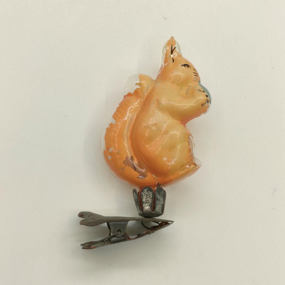 Игрушка ёлочная "Белочка" по мотивам произведения А.С. Пушкина "Сказка ио Царе Салтане", стекло, роспись, сплав металлов, Завод стеклянных ёлочных украшений и оптических изделий, г. Москва, СССР, 1950-1960 гг.