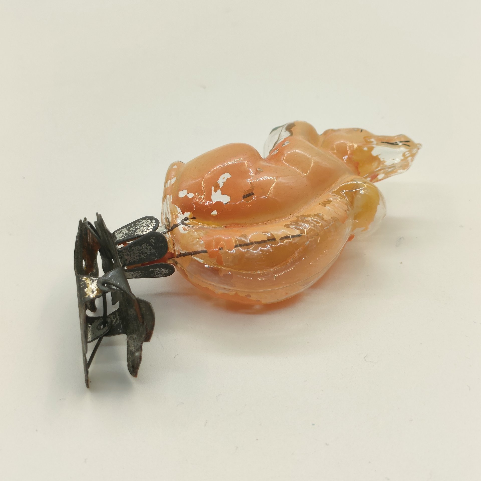 Игрушка ёлочная "Белочка" по мотивам произведения А.С. Пушкина "Сказка ио Царе Салтане", стекло, роспись, сплав металлов, Завод стеклянных ёлочных украшений и оптических изделий, г. Москва, СССР, 1950-1960 гг.